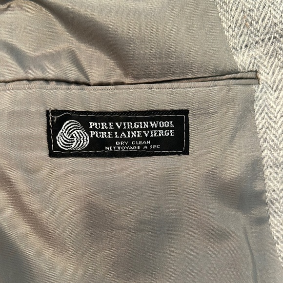 Vintage Gray Blazer with Brown Suede Elbow Patches - Picture 5 of 9